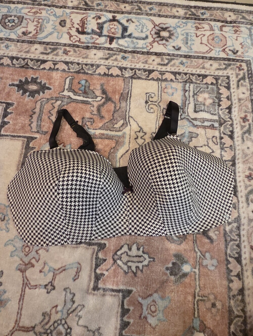 Cacique Black and White Wireless Bra 46DD
